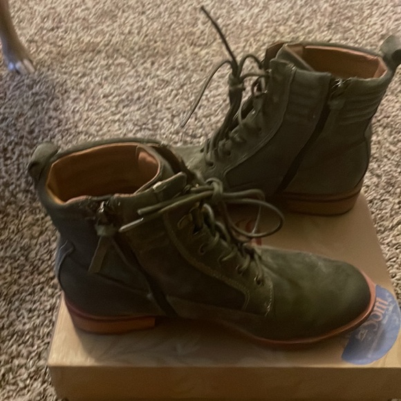 Sofft Baxters olive fatigue suede boots - Picture 5 of 8